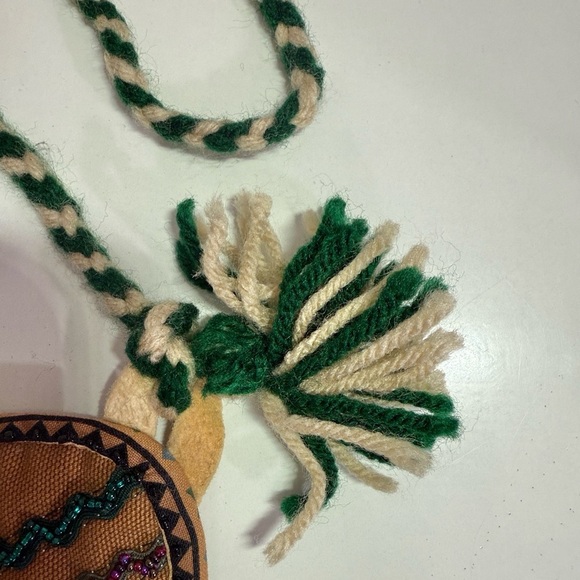 CANVAS BEADED BULLET BAG/SMALL PURSE MADE IN THE CREE NATION OF MISTISSINI! - Picture 6 of 8